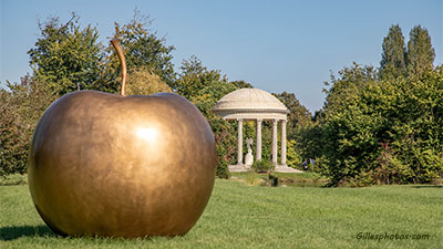 Pomme de New York, 2006 Bronze H 248 x 217 x 225 cm de Claude Lalanne,Exposition 'les-Lalanne-a-Trianon' - Versailles 